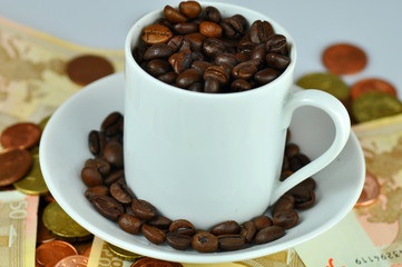 Kaffeebohnen in der Tasse