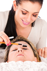 Application of false eyelashes