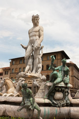 Fototapeta na wymiar Florencja - fontanna Neptuna na Piazza della Signoria,