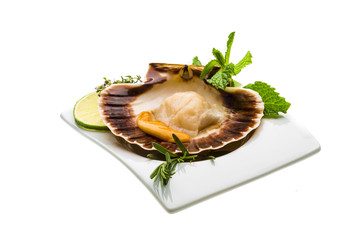 Scallop with asparagus, lime, mint and rosemary