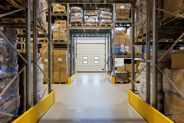 Loading dock in warehouse - obrazy, fototapety, plakaty