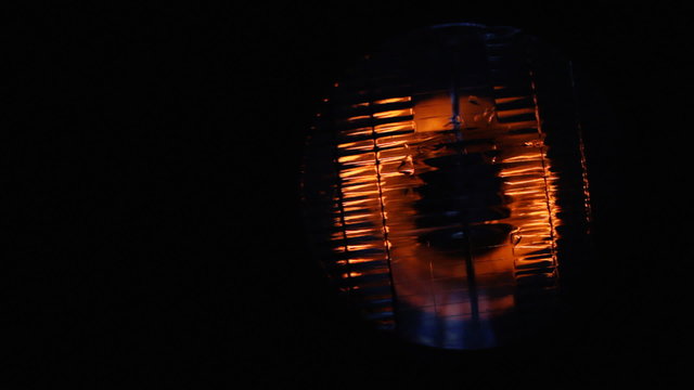 Headlight blinks in a fog.