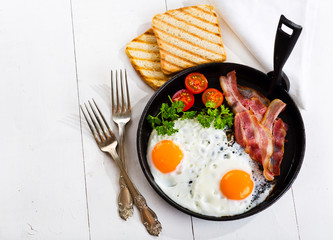 breakfast with fried eggs