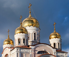 Fototapeta na wymiar Cupolas of Russian orthodox church against dark blue sky