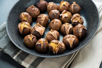 Frisch ger&ouml;stete Esskastanien