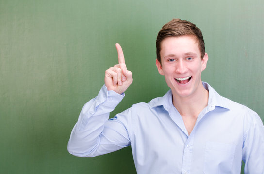 student hat einen blitzgedanken