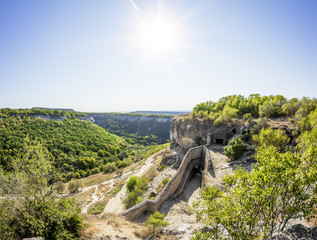 Fototapeta na wymiar The sun shines over the ancient cave city chufut-Kale, Crimea, U