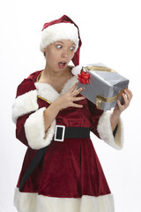 Weihnachtsfrau mit Geschenk