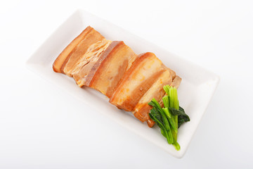 沖縄伝統料理の三枚肉の煮つけ