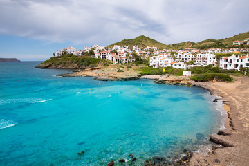 Fototapeta na wymiar Fornells w Menorca Cala Tirant plaży w Baleary