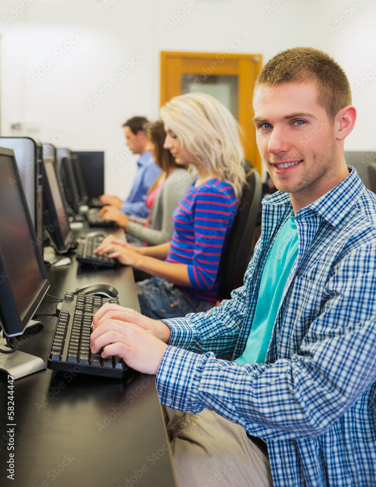 Aufkleber Students using computers in the computer room
