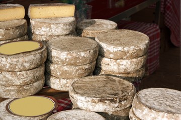 Tomes des Bauges, fromage de Savoie (France)