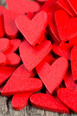 Obraz premium red hearts on rustic wooden surface