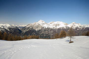 Fototapeta na wymiar Idyllic alpine panorama in winter