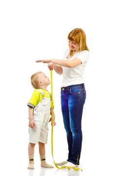 woman measuring child