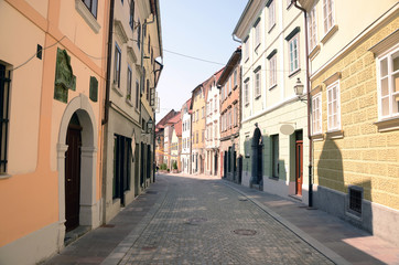 Fototapeta na wymiar Gasse in der Altstadt Lublanie