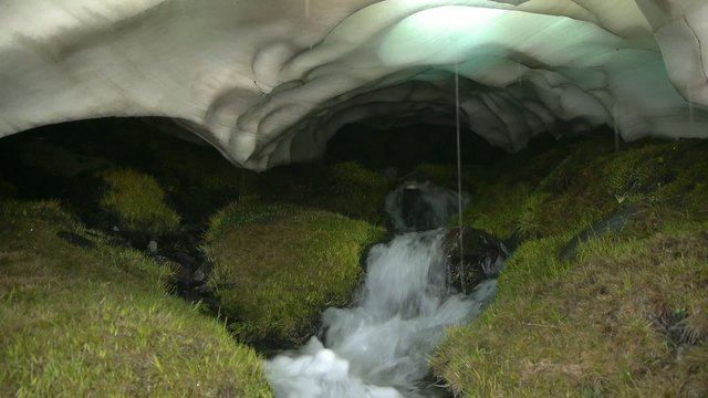 tunel formado en el deshielo