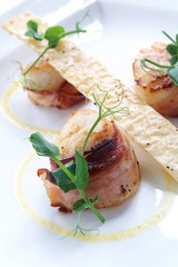 scallops wrapped in cured ham