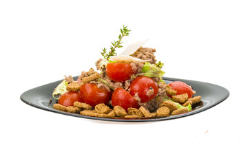 Salad with tuna and tomato