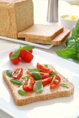 tomato and basil sandwich