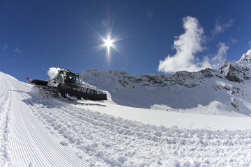 Ratrak, grooming machine, special snow vehicle