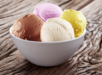 Ice-cream scoops in white cup.