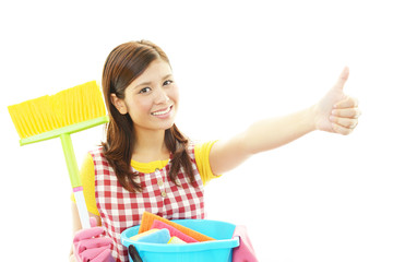 掃除をする主婦