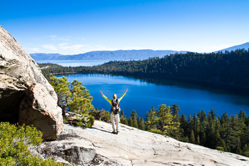 Randonneuse au lac Tahoe