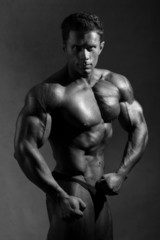 Fototapeta na wymiar Strong athletic man shows beautiful body.