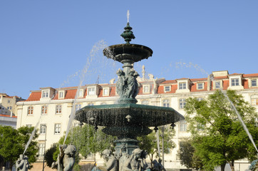Fototapeta na wymiar Fountain in Rossio Square, LIsbon, Portugal