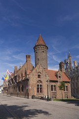 Fototapeta na wymiar Tower and old houses in Bruges