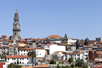 Fototapeta na wymiar Clerigos Tower and Porto Old City