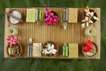Row of sitting spa with bamboo mat on banana leaf