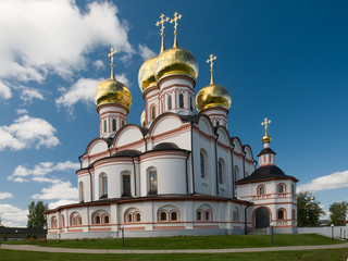 Fototapeta na wymiar Cathedral of Our Lady of the Iberian. Valday Iversky Monastery