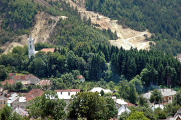 Fototapeta na wymiar Odkrywkowa kopalnia złota wykopu, Rosia Montana, Rumunia