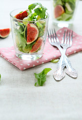 crispy salad with sweet figs