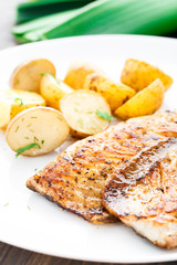 Fried mackerel with baked potato