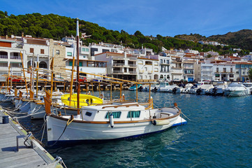 Fototapeta na wymiar Mediterranean boats at dock