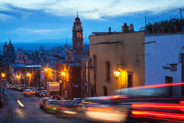 Obraz premium Historyczne meksykańskie miasto San Miguel de Allende