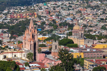 Fototapeta premium La Parroquia (Church of St. Michael the Archangel) and the Templ