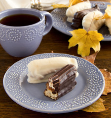 Cookies with raspberry jam.