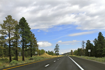 Fototapeta premium en route vers le volcan Sunset crater