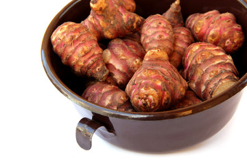 Topinambur im Durchschlag