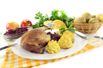 frische Entenkeule mit Rotkohl