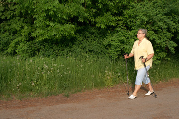 Mature Lady cultivate the Nordic walking