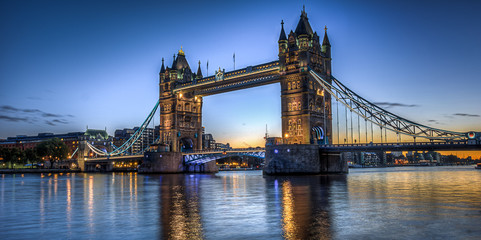 Naklejka na ściany i meble Obraz HDR z Tower Bridge