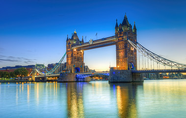 Fototapeta na wymiar Obraz HDR z Tower Bridge