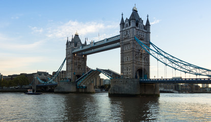 Fototapeta na wymiar Tower Bridge Open