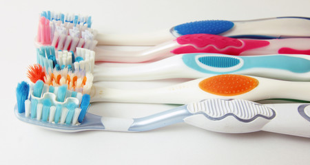 5 brosses à dents au choix © Didier Doceux