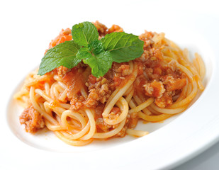 spaghetti pasta with tomato beef sauce